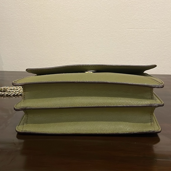 A cute Tory Burch Robinson convertible bag - Picture 6 of 16